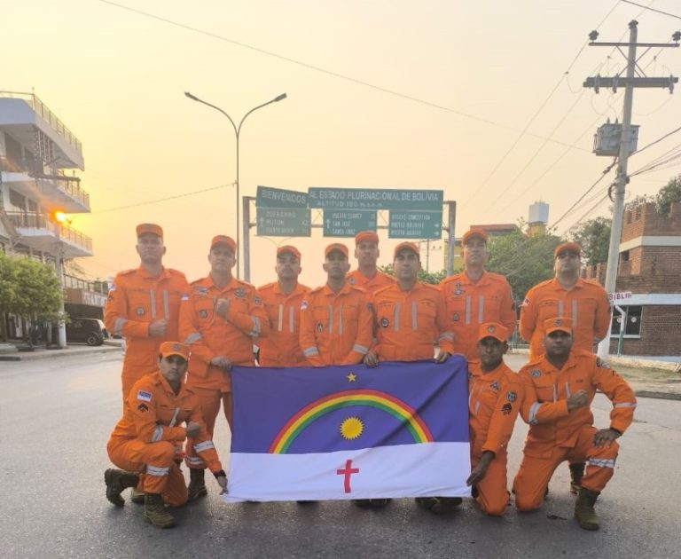 Bombeiros pernambucanos retornam para casa após missão humanitária na Bolívia