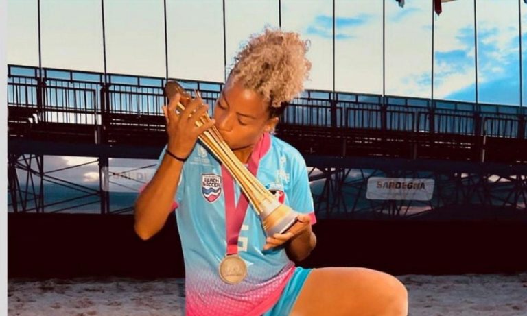 Capixaba artilheira e colecionadora de títulos no beach soccer