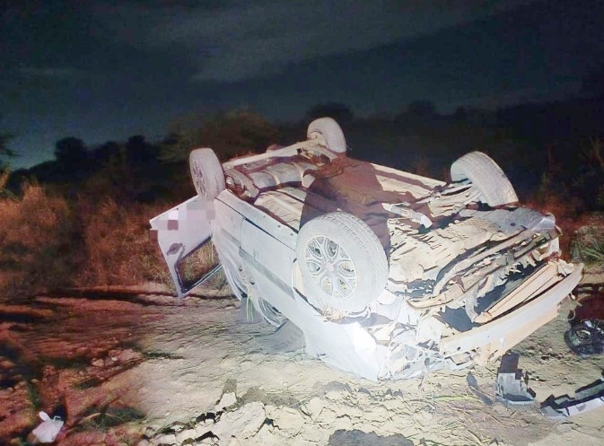 Carro capota e mata pedestre que estava em acostamento da BR-232, no Agreste