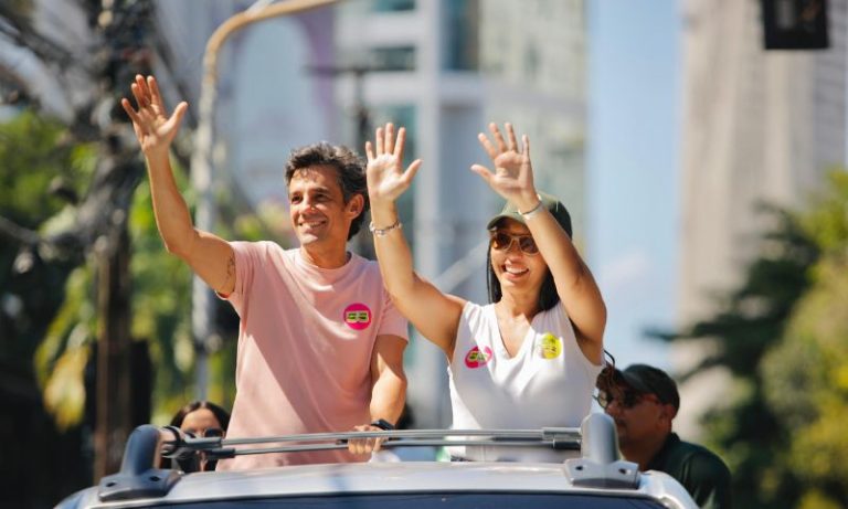 Daniel Coelho realiza carreata de 20 km no Recife no último dia de campanha