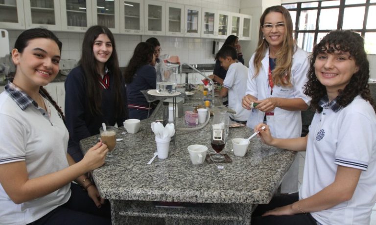 Escolas de Vitória usam culinária para tornar aulas de química mais atrativas