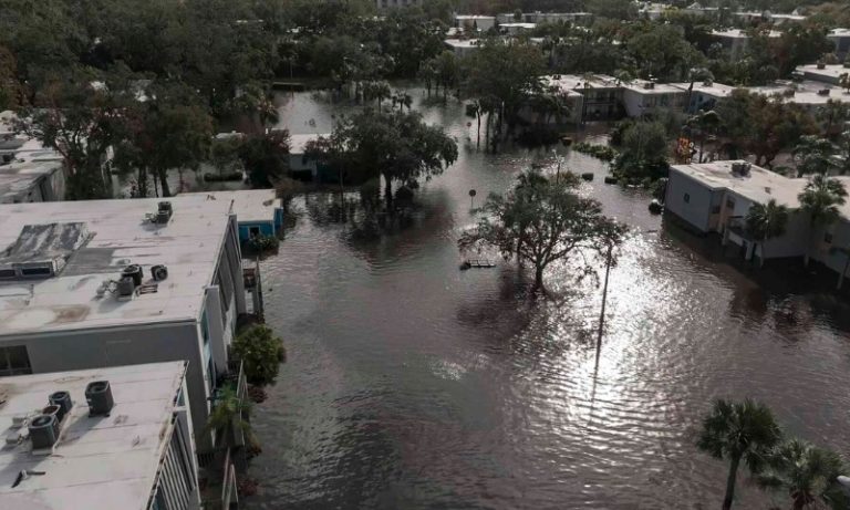 Furacão causa destruição na Flórida, deixa 14 mortos e 3 milhões sem luz