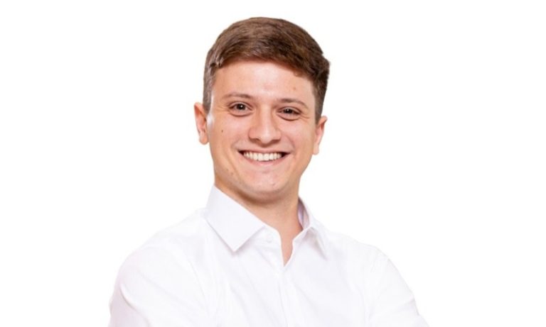 Hugo Luiz é eleito em Alfredo Chaves e se torna o prefeito mais jovem do ES