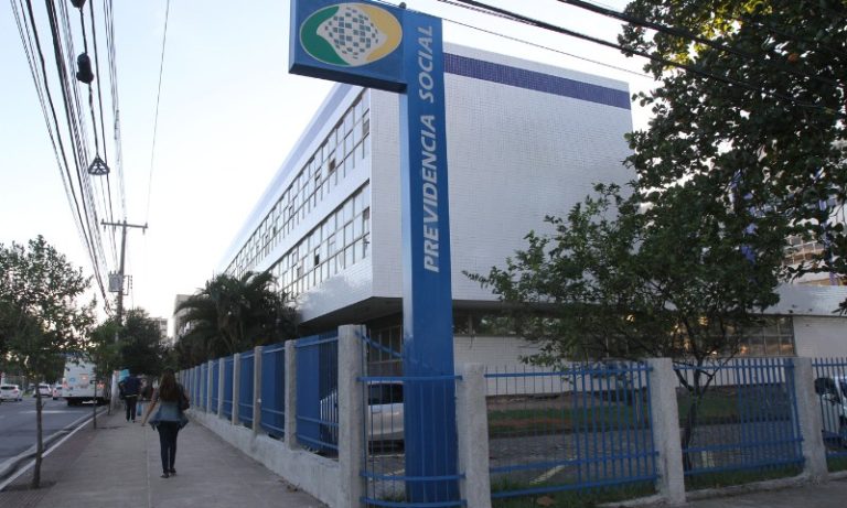 Médica vence INSS na Justiça após esperar 19 anos por aposentadoria