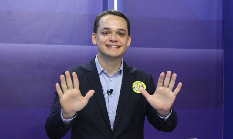 Lorenzo Pazolini derrota adversários e é reeleito no primeiro turno em Vitória