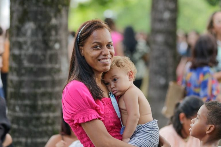 Mais 10 mil vagas abertas para mulheres receberem auxílio mensal de R$ 300