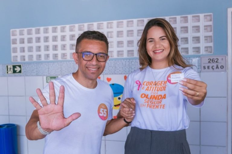 Mirella e Chiquinho votam em Olinda demonstrando confiança