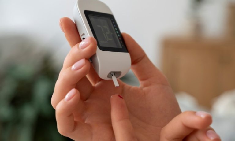 Novo dispositivo identifica hipoglicemia em pessoas com diabetes e libera hormônio