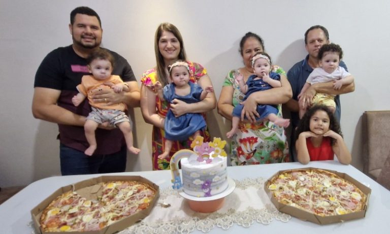 Pais dos sêxtuplos preparam festa para comemorar 1 ano dos bebês