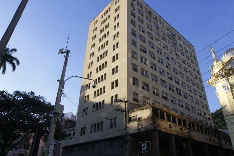 Prédio do antigo IAPI vai virar moradia para 106 famílias