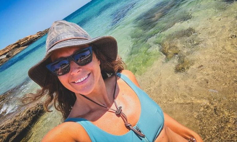 Surfista italiana morre após ser atingida no peito por peixe-espada