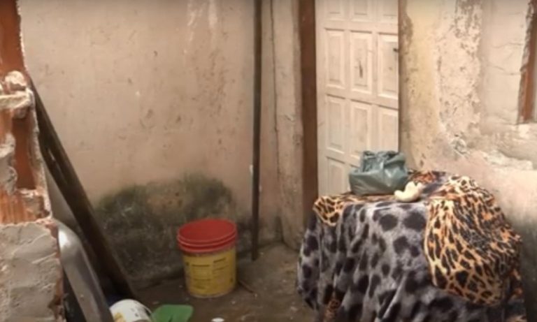 Suspeito invade casa e esfaqueia casal na Serra