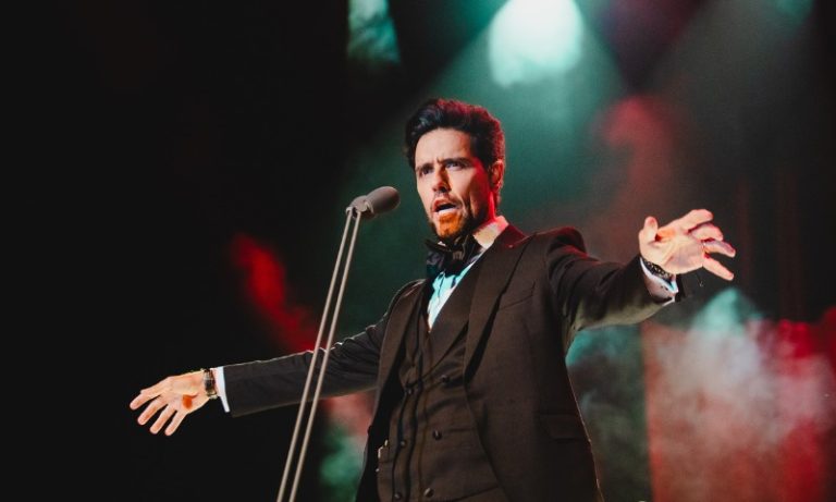 Tenor que já cantou em mais de 40 países faz show em Vitória nesta quinta-feira
