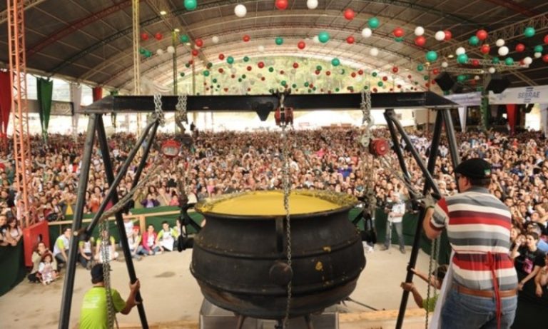 Tombo da polenta e show do Roupa Nova