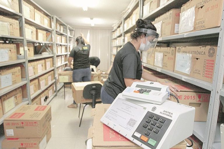 Urnas eletrônicas de Olinda e Paulista começam a ser preparadas pelo TRE-PE