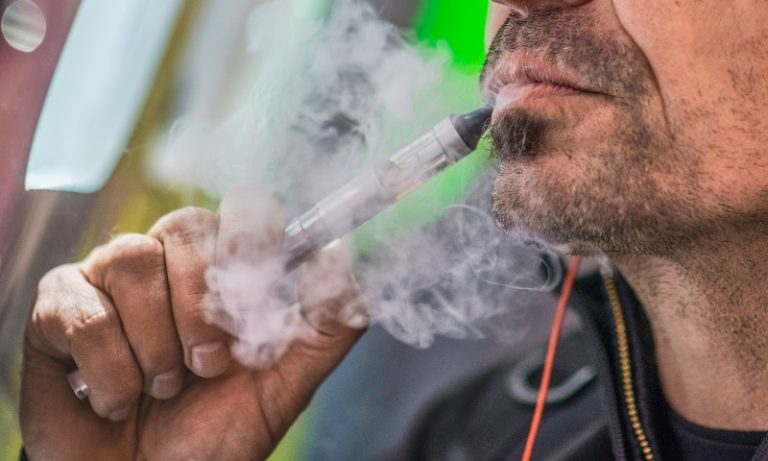 75% dos fumantes de cigarro eletrônico sofrem de ansiedade, diz estudo