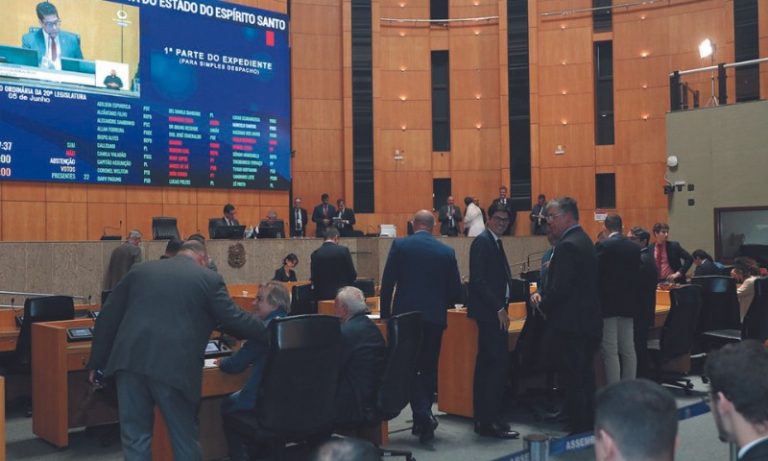 Faixa só para motos e proibição do Dia das Bruxas na pauta dos deputados do ES