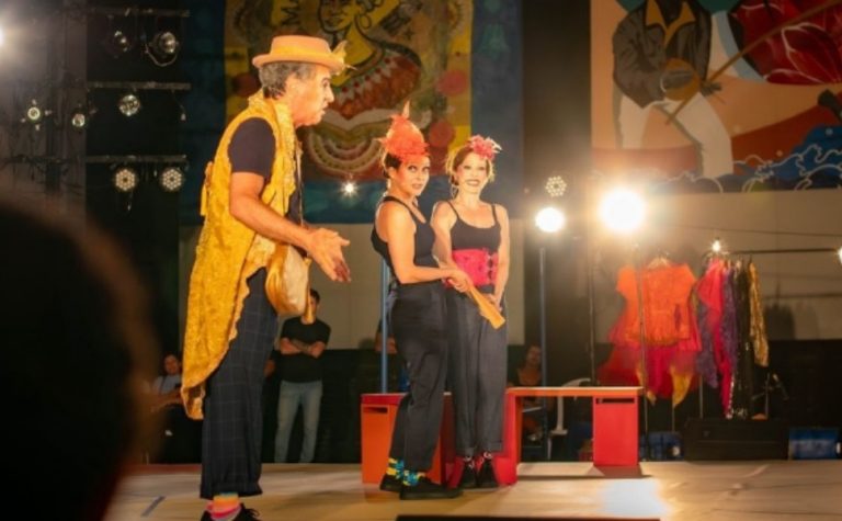 Astros do teatro em espetáculo de graça