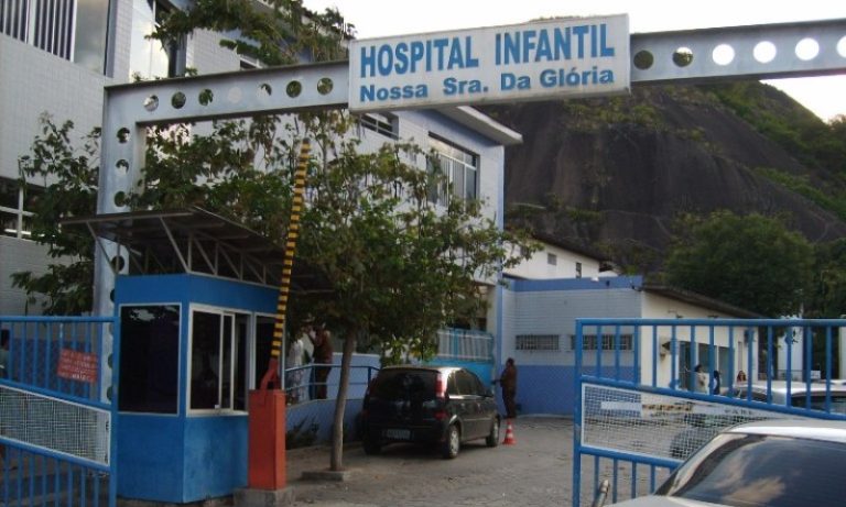 Bebê que teve os pés queimados passará por cirurgia plástica; mãe segue presa