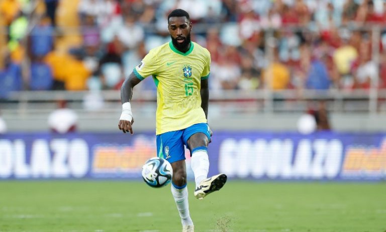 Bruno Guimarães e Gerson furam fila e formam dupla inesperada na seleção