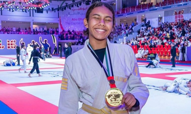 Capixaba de 13 anos ganha título mundial de jiu-jítsu