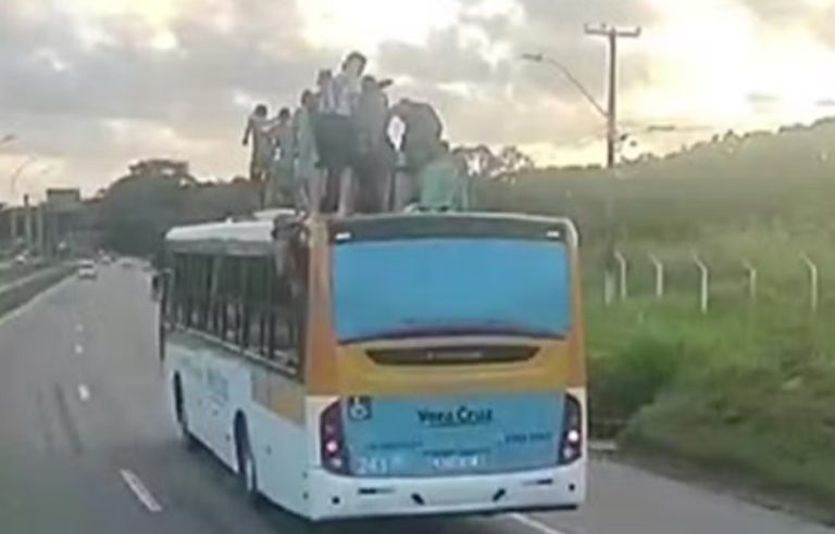 Como já era esperado, Raquel veta projeto de lei que proibia “surfe” em ônibus