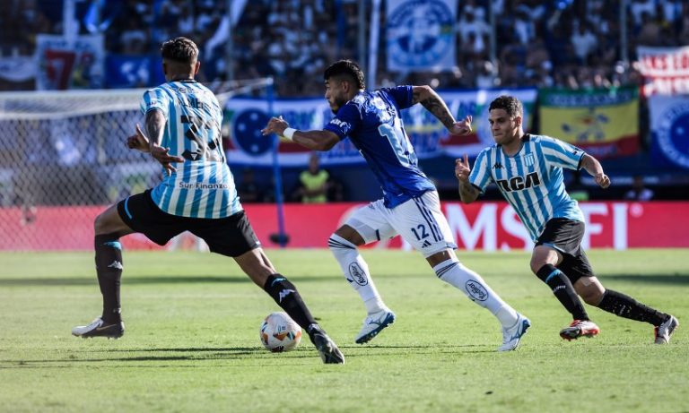 Cruzeiro é superado pelo Racing e fica com o vice da Sul-Americana