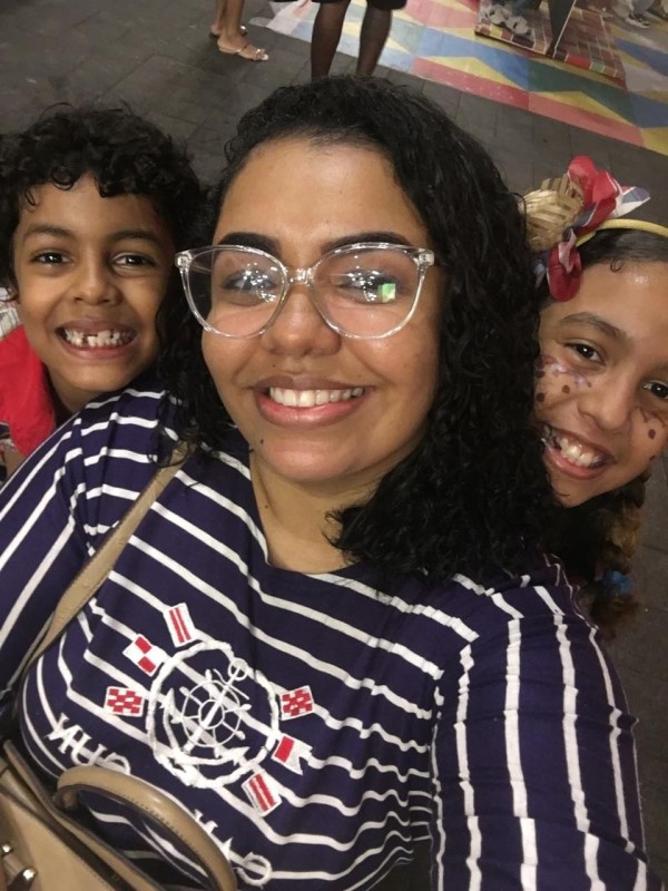 Da determinação à doçura: a jornada de uma jovem mãe empreendedora