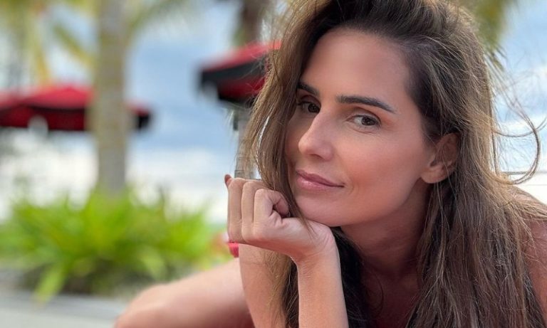 Deborah Secco vai comandar reality de poliamor para formar trisais