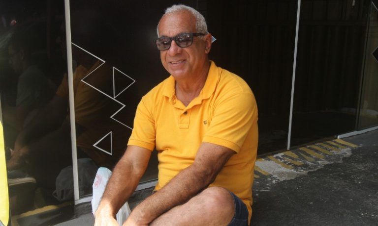 Engenheiro de 66 anos faz Enem e quer ser médico