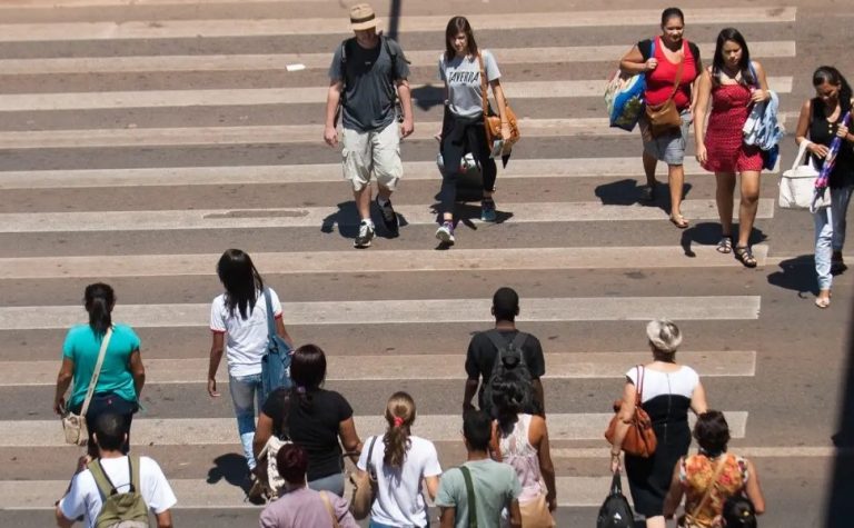 Expectativa de vida no Brasil chega a 76,4 anos, diz IBGE