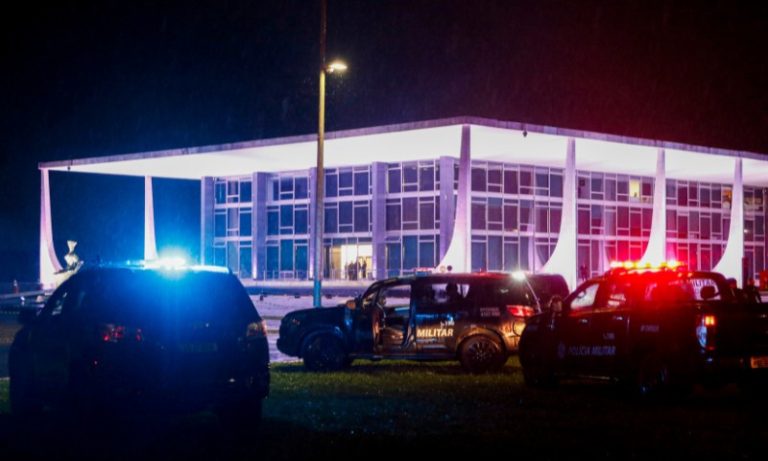 Explosões são ouvidas na praça dos 3 Poderes e corpo é encontrado em frente ao STF