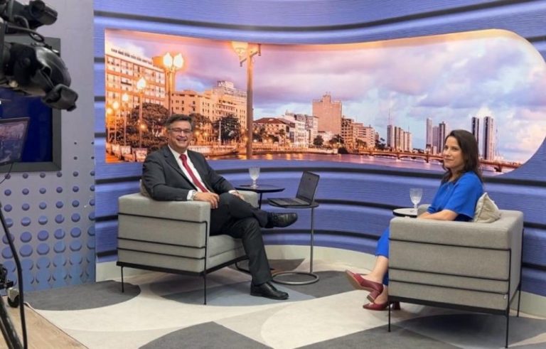 Fernando Rêgo Barros estreia programa de entrevistas na TV Tribuna/Band