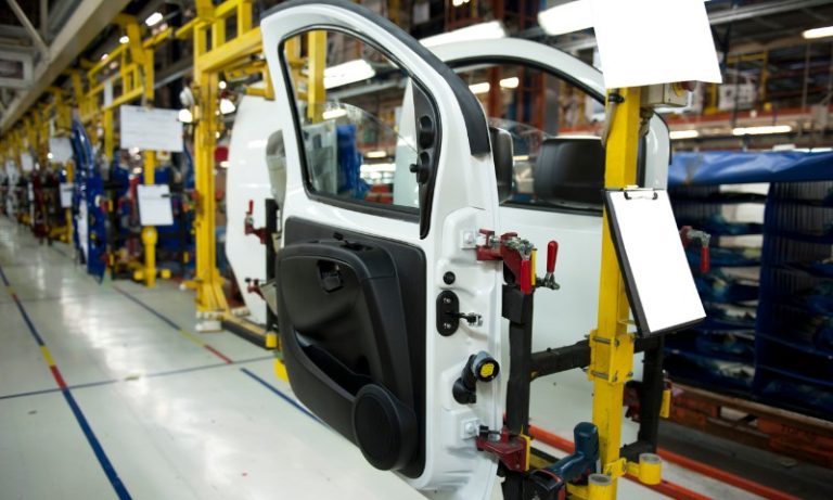 Indústria precisa dar novo curso a 200 mil profissionais no ES até 2027