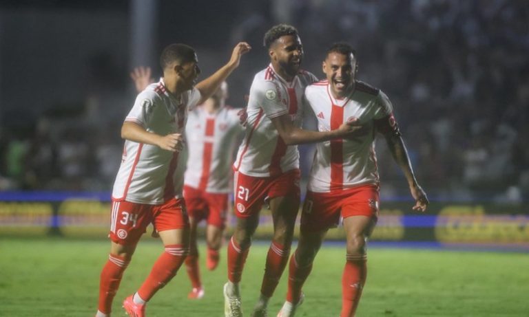 Internacional vence o Vasco e chega a 15 jogos de invencibilidade no Brasileirão