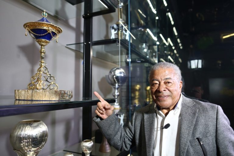 Jairzinho e Diego Tardelli entrarão com a taça da Libertadores na grande final