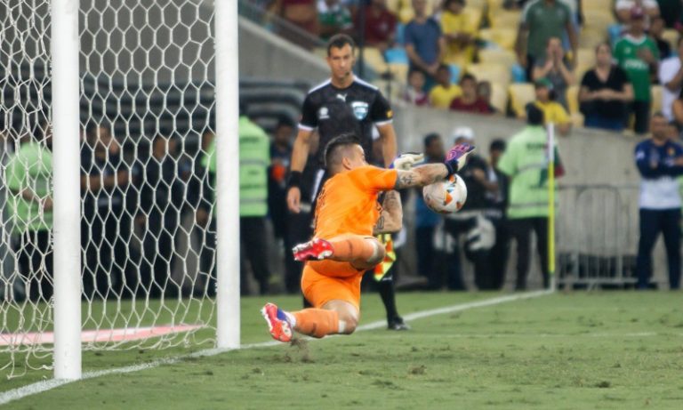 Com ‘milagre’ de Fábio, Fluminense e Criciúma empatam e seguem pressionados