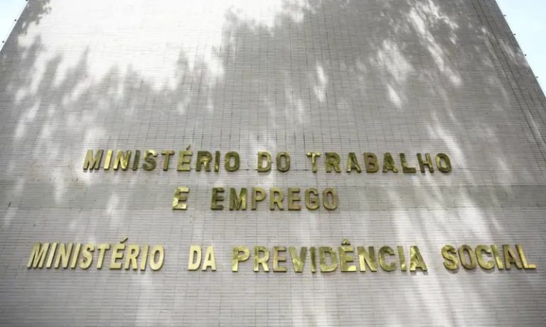 Ministério da Previdência terá concurso com 250 vagas e salário de R$ 15.875,99