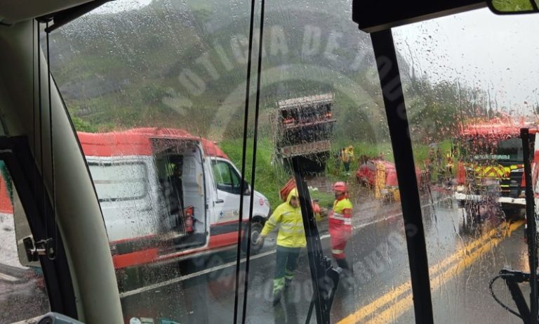 Pistas interditadas e helicóptero acionado após acidente com morte na BR-101
