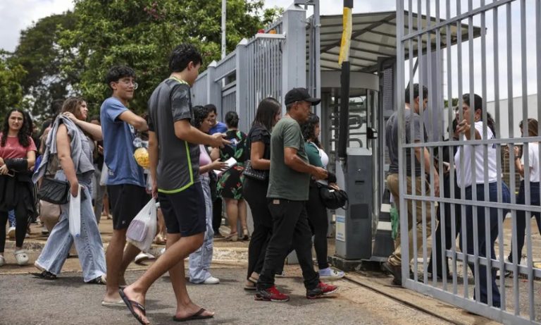 Portões do ENEM são fechados no segundo domingo de provas