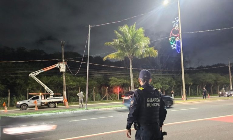Quiosques na Praia de Camburi são flagrados furtando energia