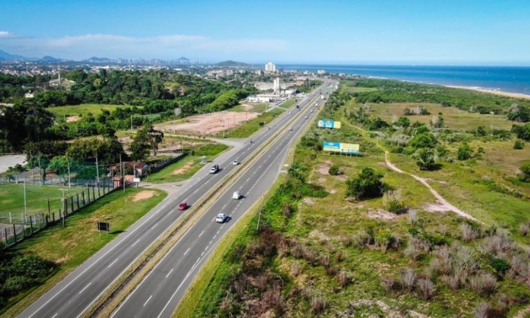 Corredor exclusivo e mão única na Rodovia do Sol