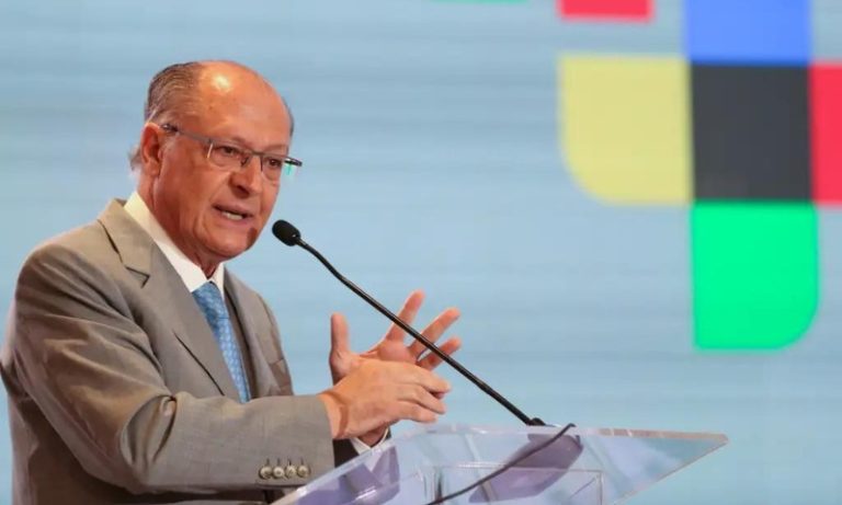 Redução da escala 6×1 é uma tendência mundial, diz Alckmin