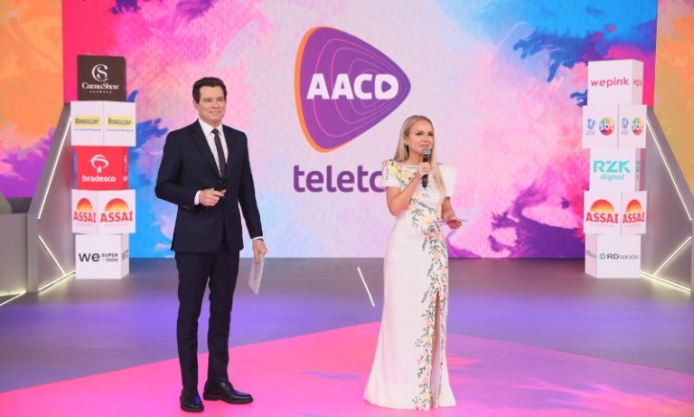 Teleton tem homenagem a Silvio Santos e participação de Eliana após saída do SBT