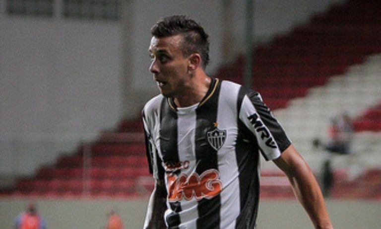 Tiva acerta com zagueiro ex-Galo