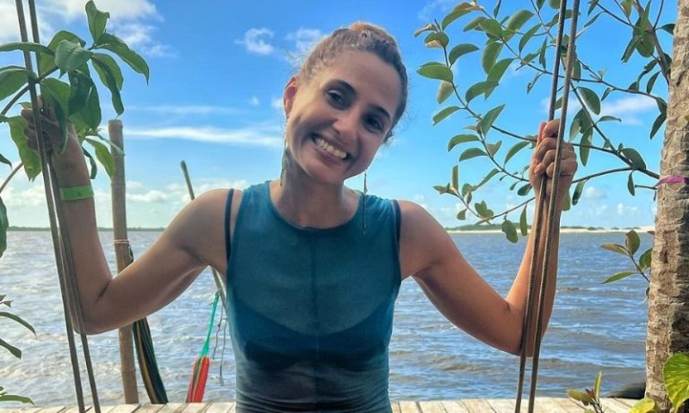 Tive muitos encontros capazes de ampliar a minha sexualidade, diz Camila Pitanga