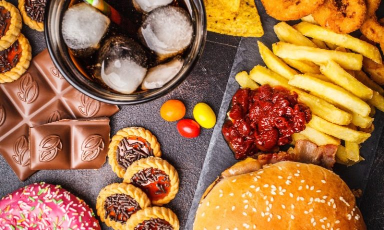 Uma a cada dez mortes no Brasil pode ser atribuída ao consumo de ultraprocessados
