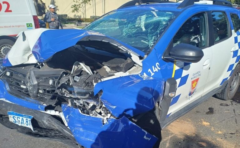 Agente da Guarda Municipal desmaia ao volante e provoca acidente em Vitória