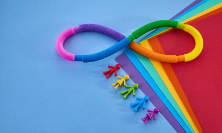 Justiça libera FGTS para mãe de filho com autismo