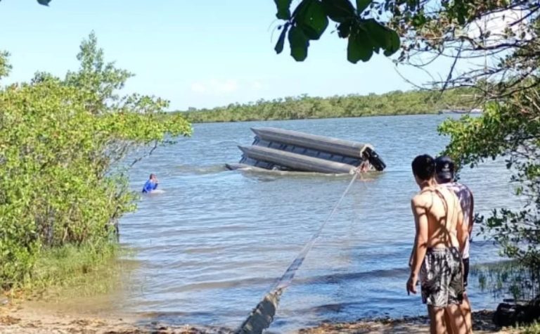 Morre bebê resgatada com vida uma hora após barco virar em SC